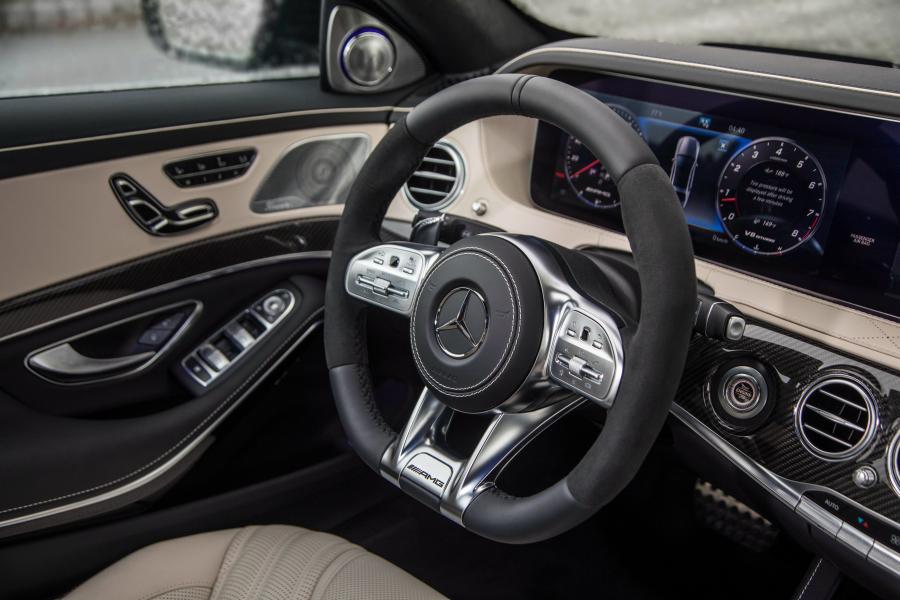 Детали интерьера Mercedes-AMG S63 4Matic+ Lang (V222) 2017 года  (NA) (фото 6 из 31)